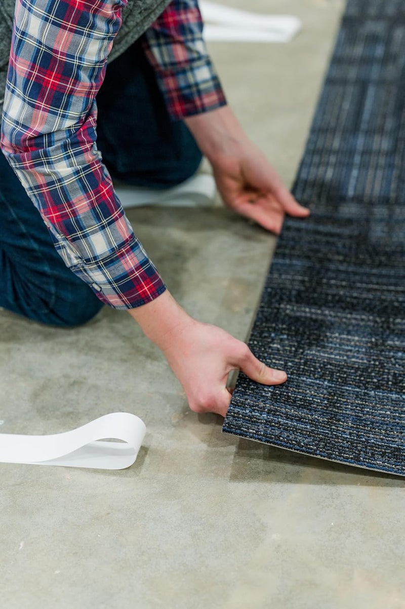 FloorBond شريط لاصق مزدوج الجوانب للاستخدام الثقيل لشريط السجاد للأرضيات المرنة والفينيل، بلاط السجاد، العشب الصناعي، بلاط الصالة الرياضية الرغوي، بلاط الصالة الرياضية المطاطي، سهل التركيب، قبضة قوية للغاية - Image 5